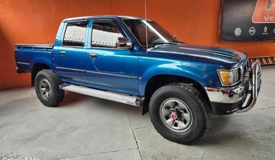 TOYOTA HILUX 2.8 SR5 4X4 CD 8V DIESEL 4P MANUAL